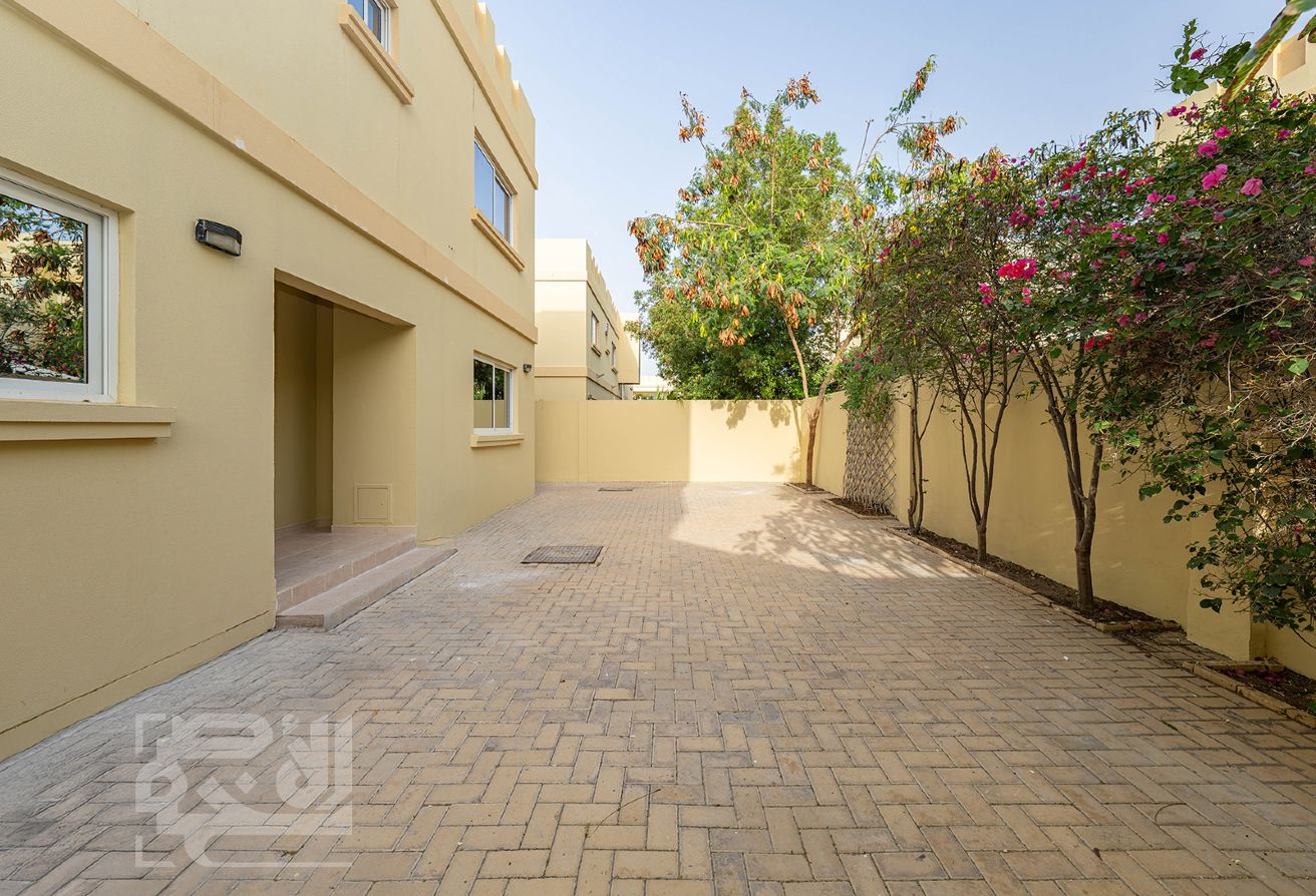 Semi Furnished 5-BHK Villa | Balcony | Pool & Gym